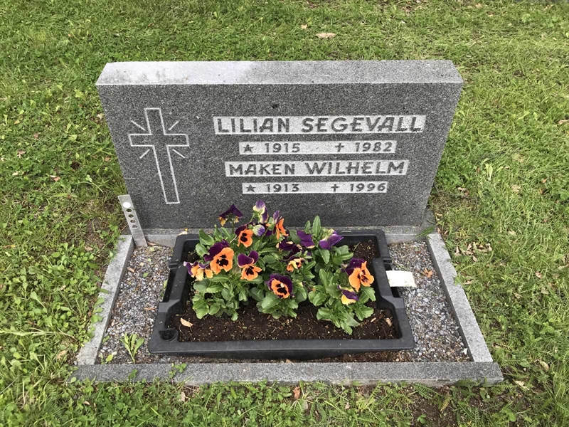 Grave number: KA F   917, 918