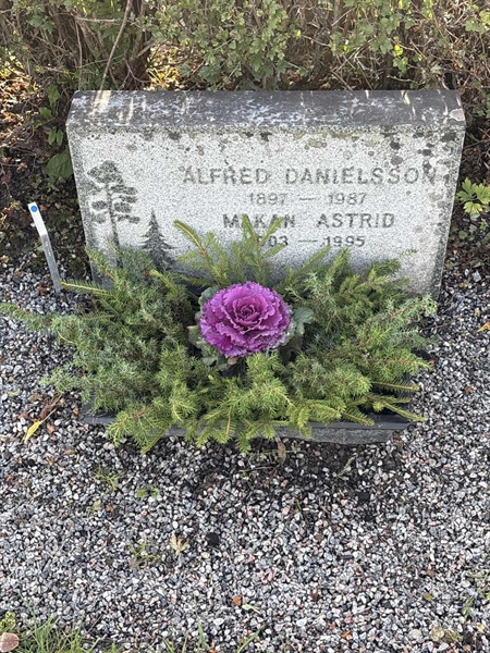 Grave number: 4 N ND   167
