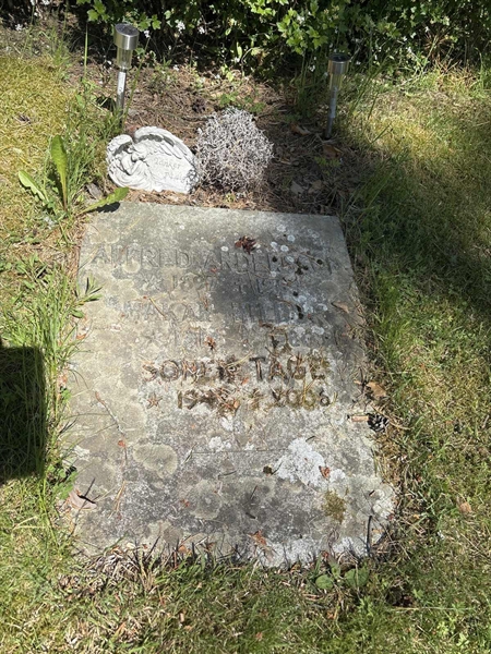 Grave number: 1 NH   210