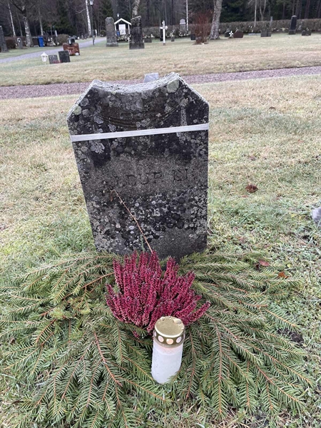 Grave number: R 3    80-E