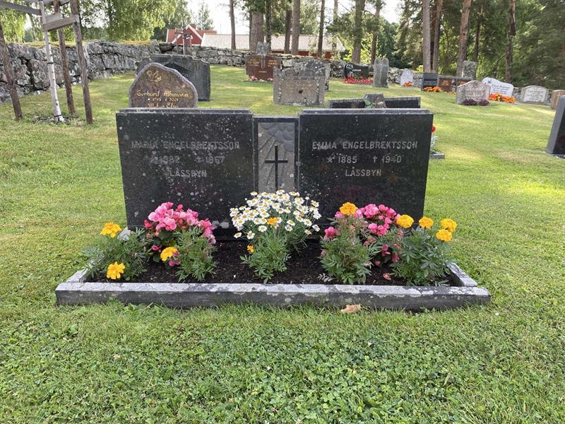 Grave number: 10 Ös 03    66