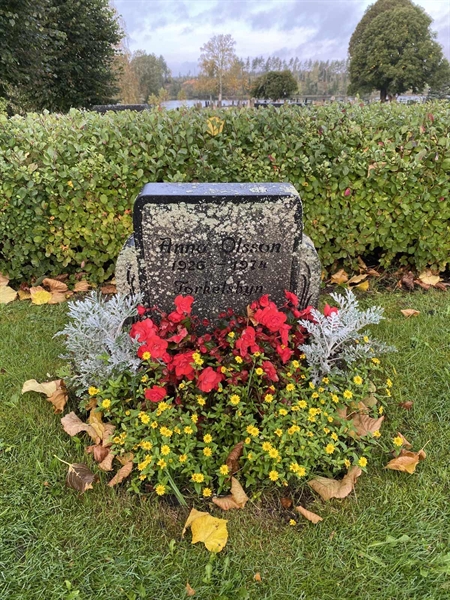 Grave number: 4 Öv 17    75