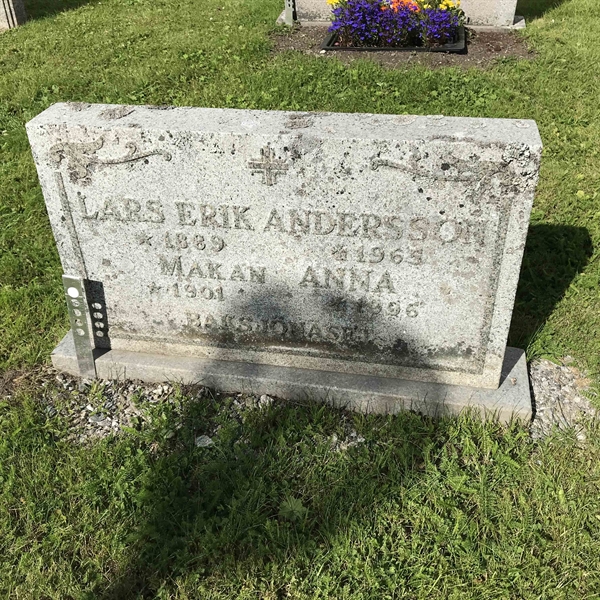 Grave number: KA A   051, 052