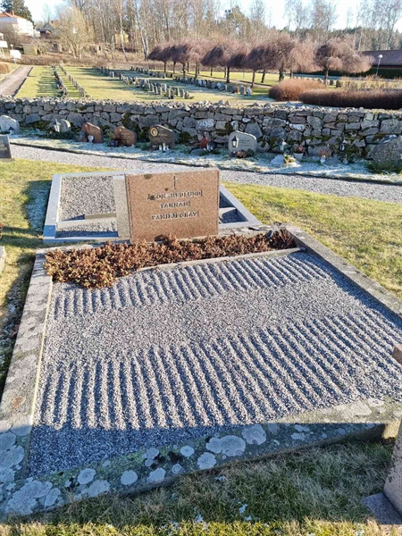 Grave number: TG 005 0703, 0704