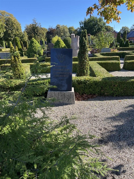 Grave number: VK III    98