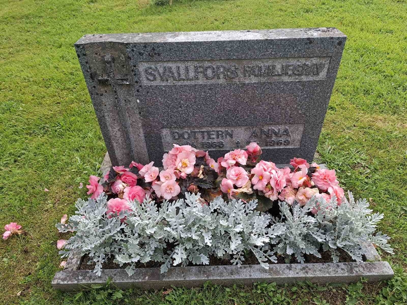 Grave number: 001 2   975