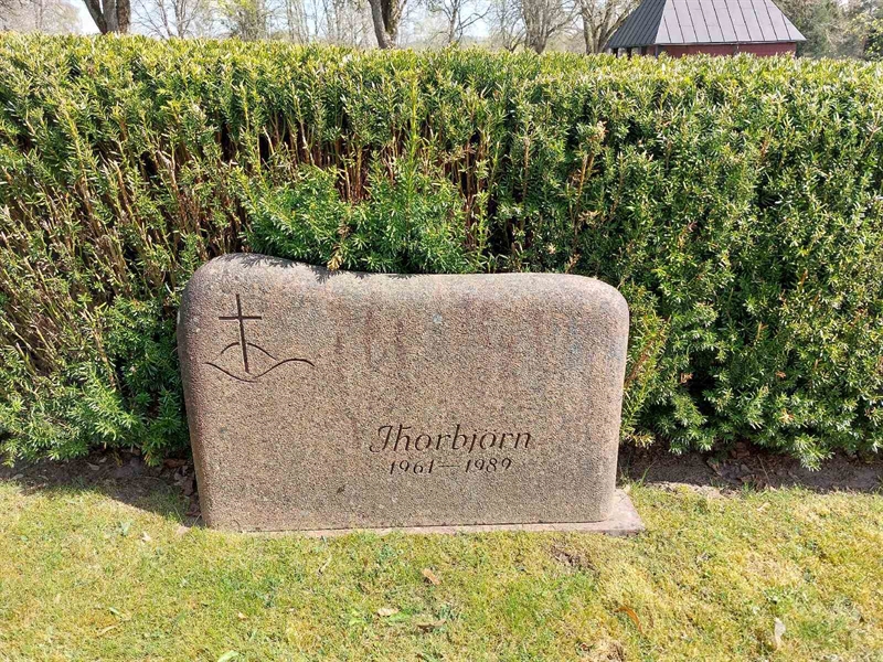 Grave number: HÖ 8   63