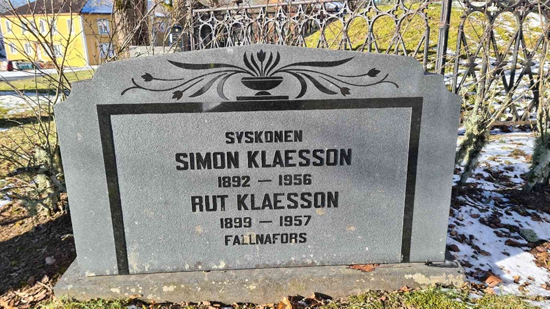 Grave number: M G 01 121-122