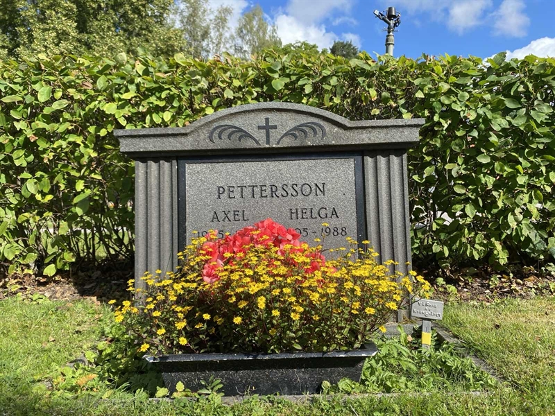 Grave number: 1 17 7, 8