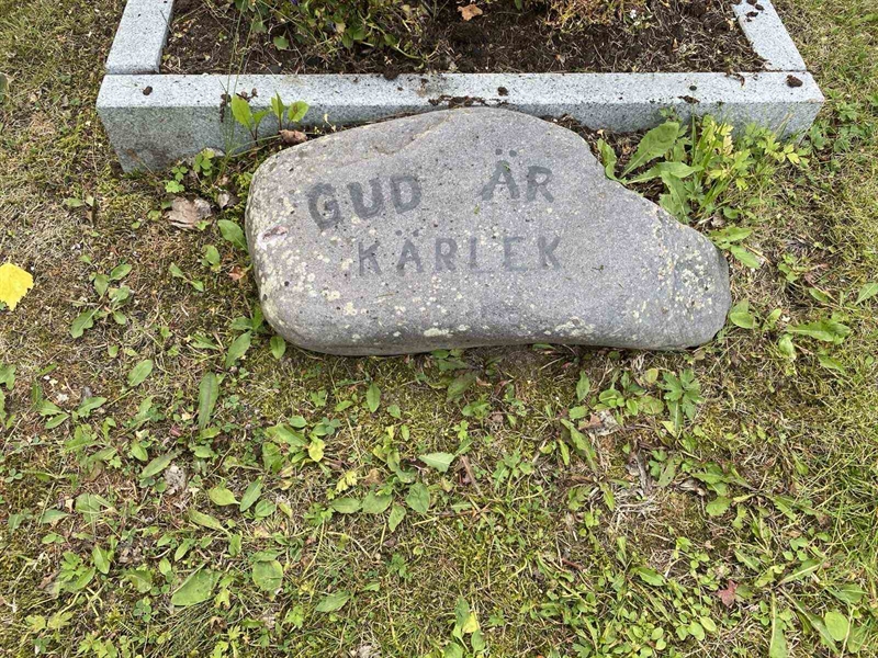Grave number: 3 19 904