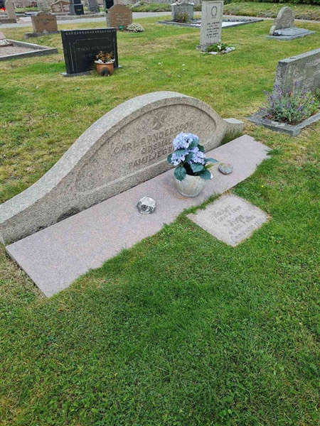 Grave number: F 03   151, 152