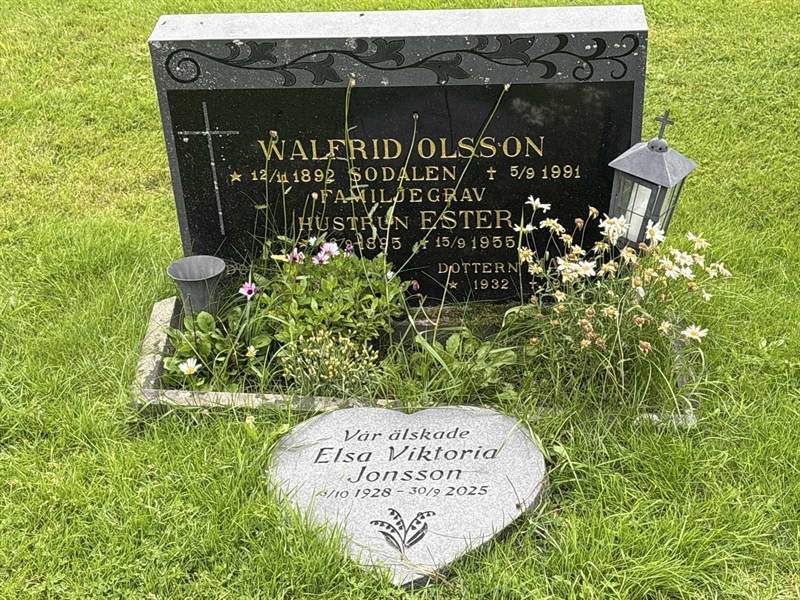 Grave number: IN 27   380