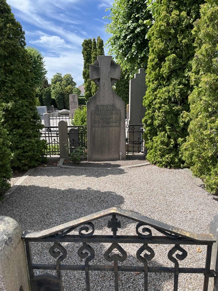 Grave number: NK IV    48