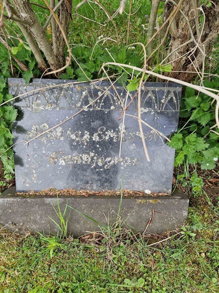 Grave number: 2 11 1104, 1105, 1106