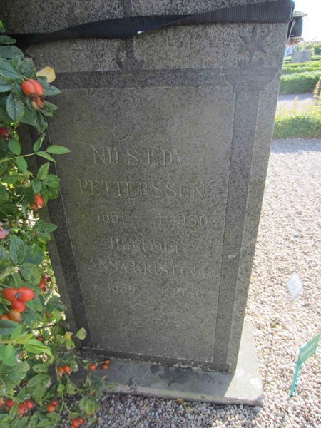 Grave number: BO 02    13
