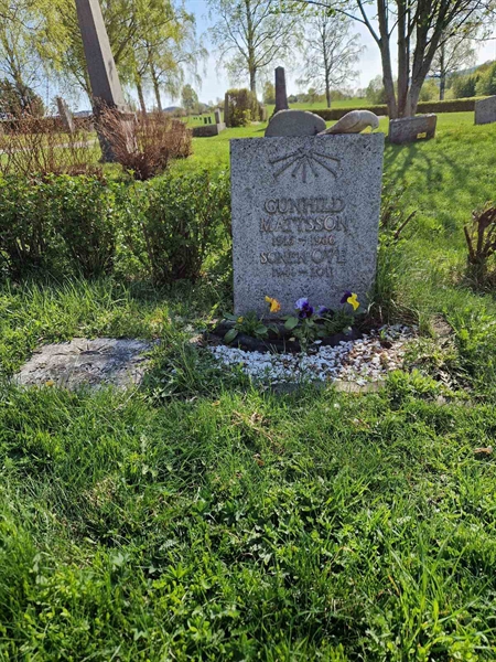 Grave number: 501 15 2877