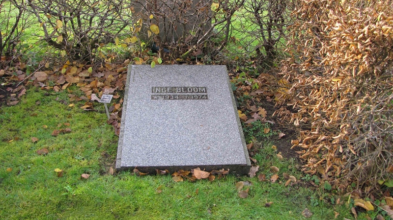 Grave number: HN EKEN   439, 440