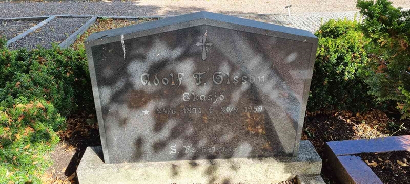 Grave number: LM 2 18  015