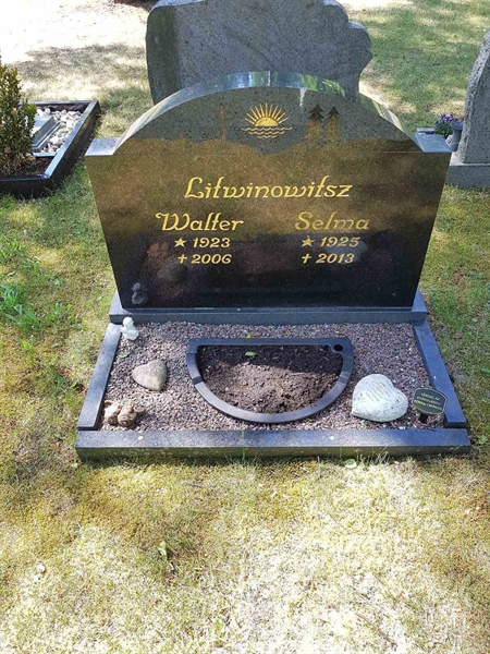 Grave number: 01 11022