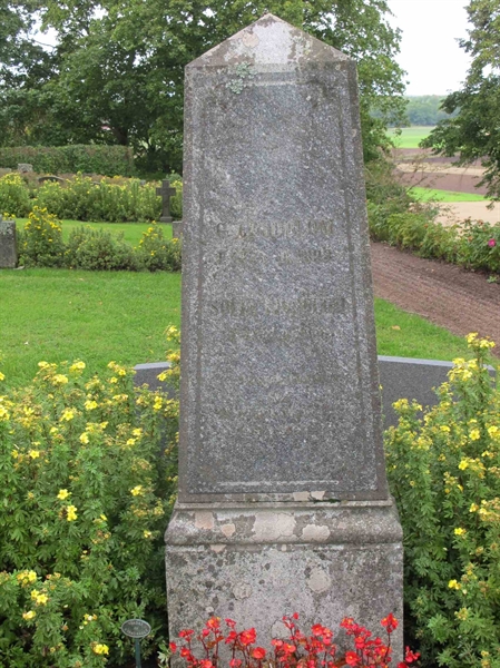 Grave number: KÄÖ A   529, 530