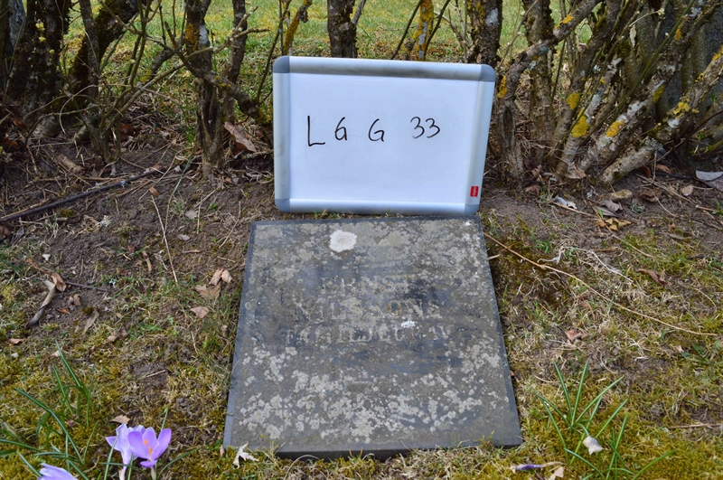 Grave number: LG G    33