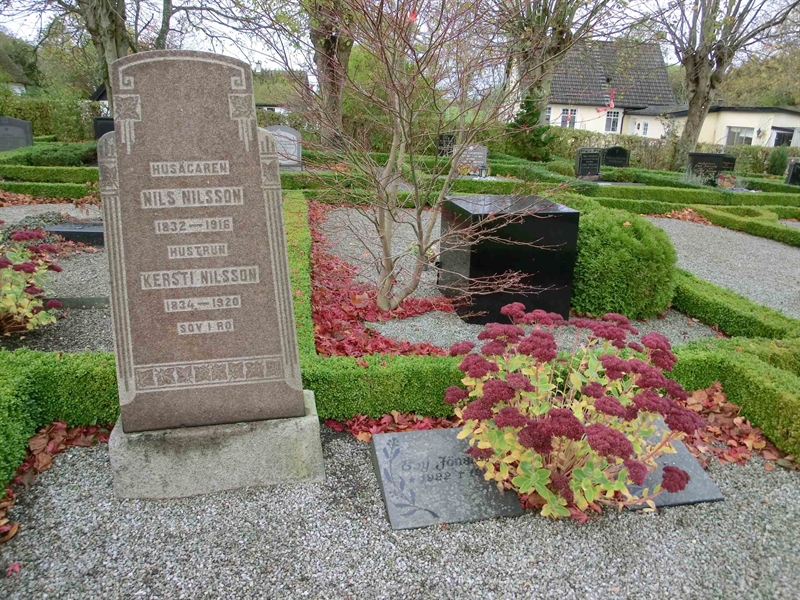 Grave number: ÄS 04    015