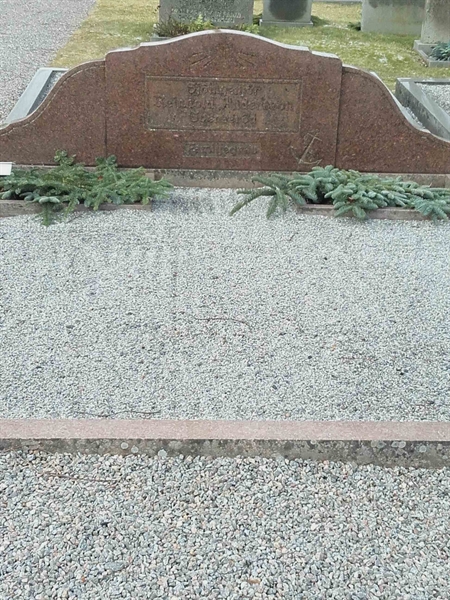 Grave number: VÄ 04    62, 63