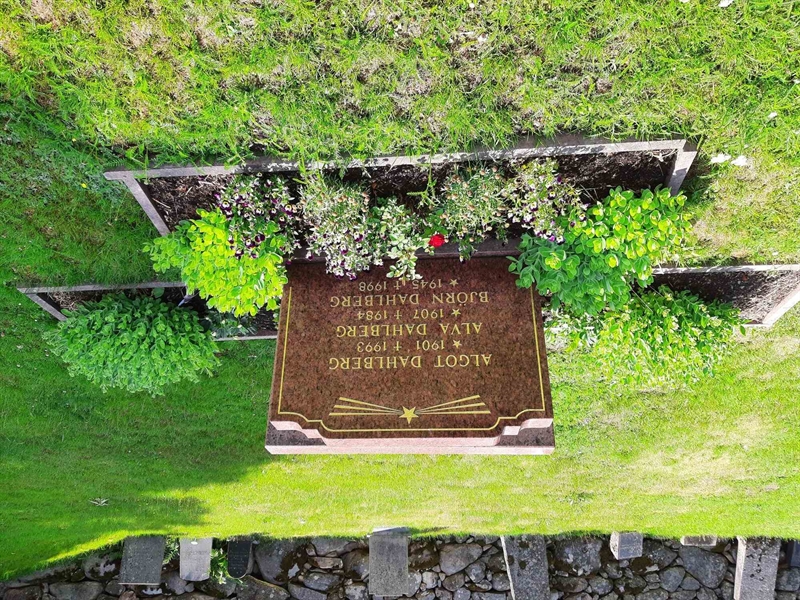 Grave number: M1 R    47, 48, 49