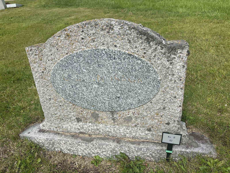 Grave number: 003 B    62