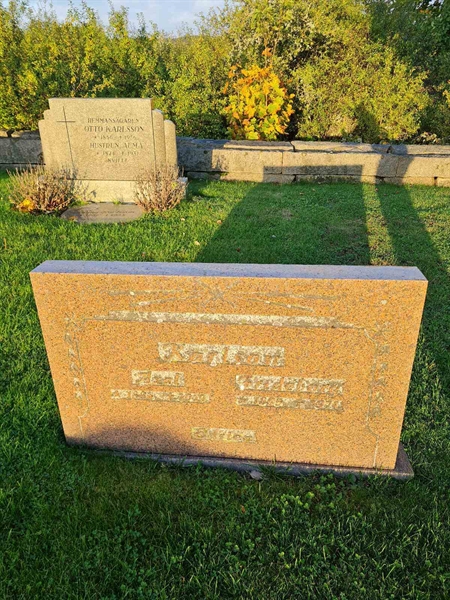 Grave number: KG 10   916, 917