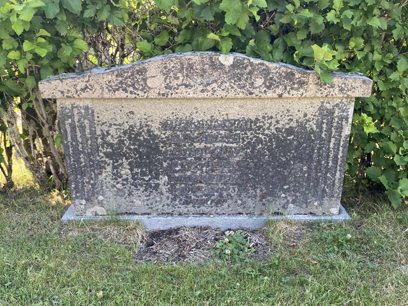 Grave number: 8 1 02    84a-85