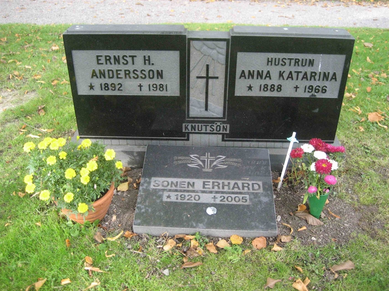 Grave number: Fr 4   412-413