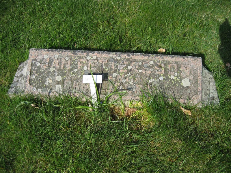 Grave number: Fr 1    33-34