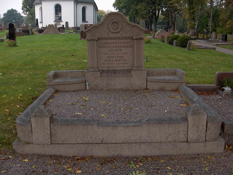 Grave number: Fr 2   332-334