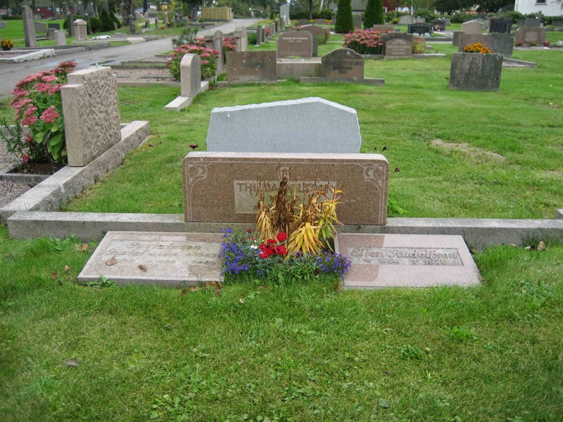 Grave number: Fr 6    62-63