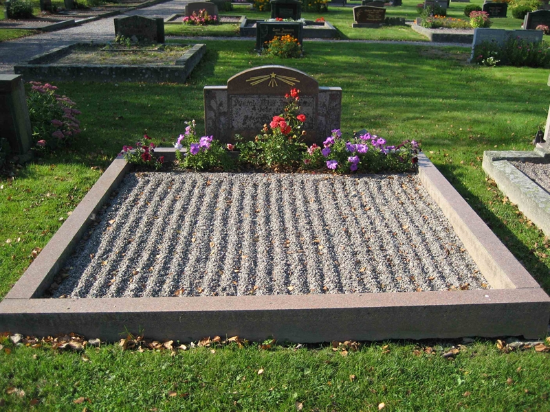 Grave number: Fr 6   301-302