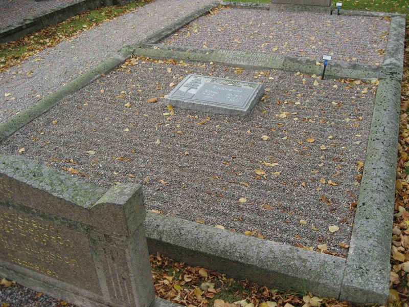 Grave number: Fr 5   637-639