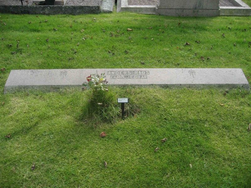 Grave number: Fr 5   796-798