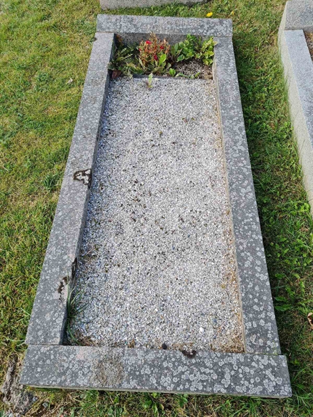 Grave number: F 02    60