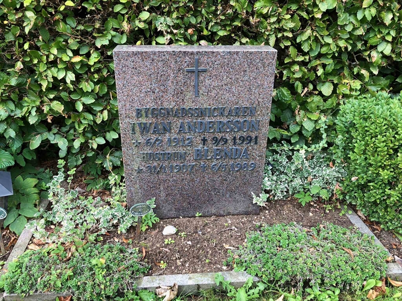 Grave number: AK 05    36