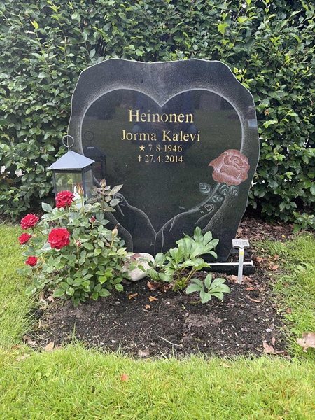 Grave number: 1 T    12