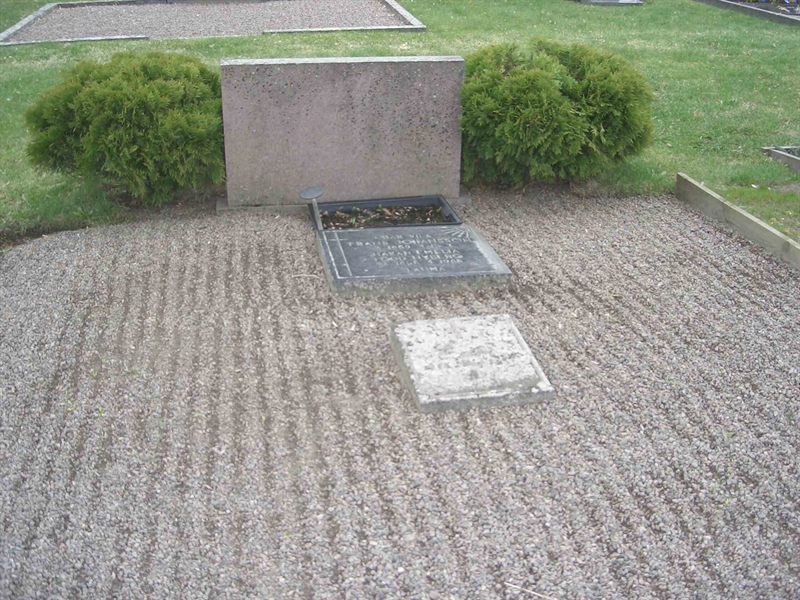 Grave number: 05 P   21