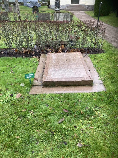 Grave number: 13 SV   143-144