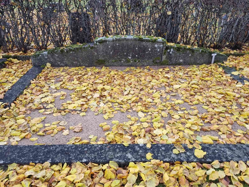 Grave number: 1 08   25