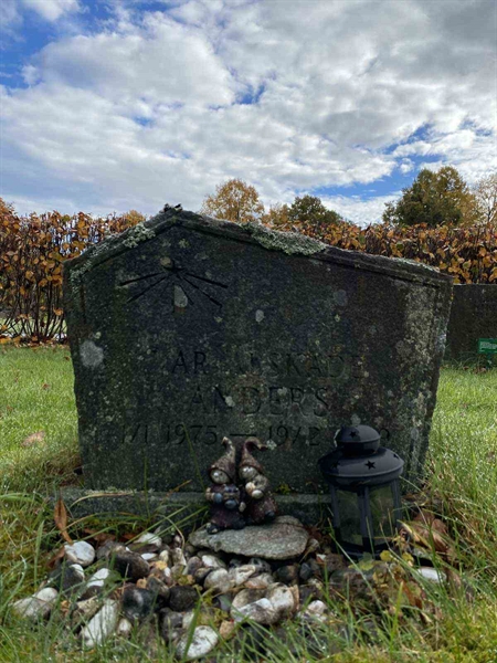 Grave number: 1 24    109