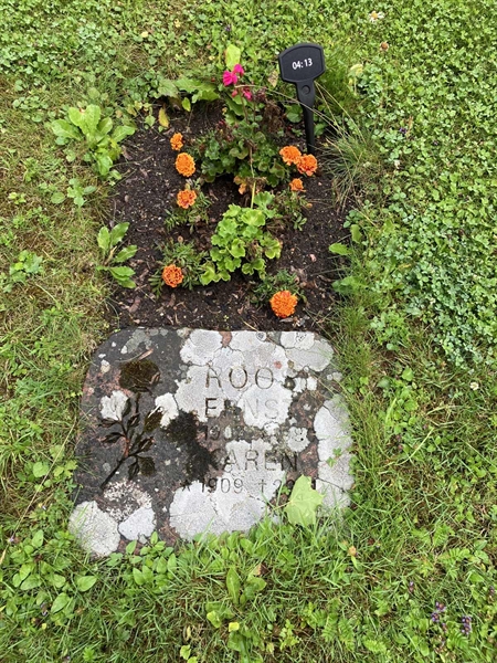 Grave number: 1 04    13