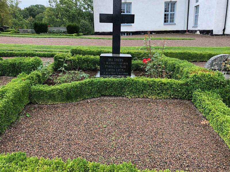 Grave number: Kå 43     9, 10, 34, 35