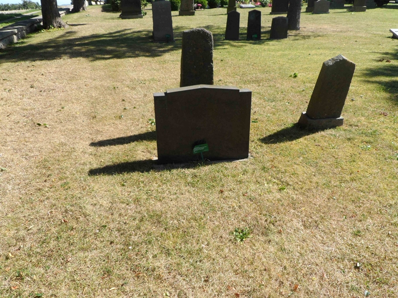 Grave number: SK A    32, 33