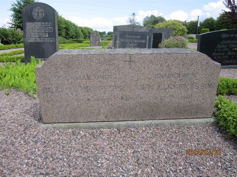 Grave number: 9 L   338