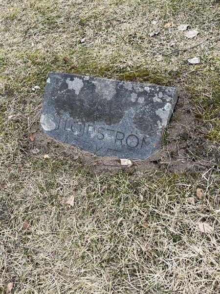 Grave number: R 3   104-E